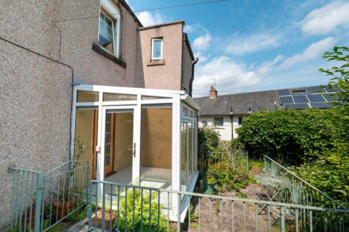 2 Bedroom Flat For Sale In Kingston Avenue, Edinburgh, EH16