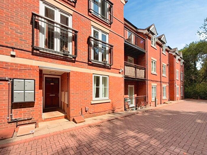 2 Bedroom Apartment For Sale In Fennyland Lane, Kenilworth, Warwickshire, CV8