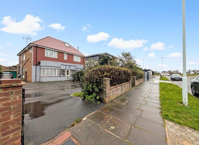 5 Bedroom Detached House For Sale In Arlington Avenue, Goring-By-Sea, Worthing, BN12
