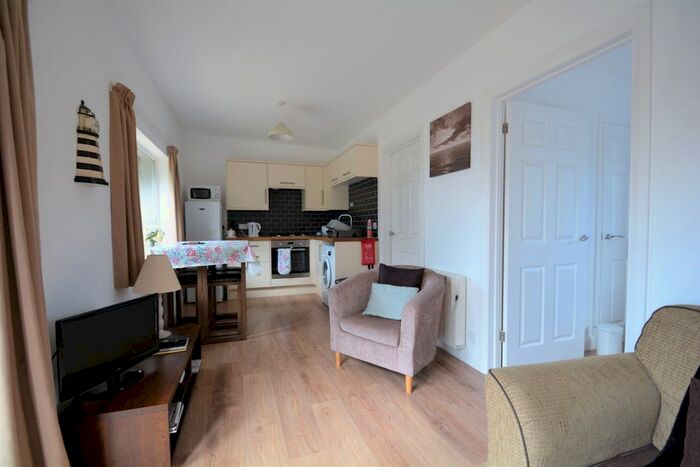 2 Bedroom Detached Bungalow To Rent In Rew Street, Gurnard, PO31