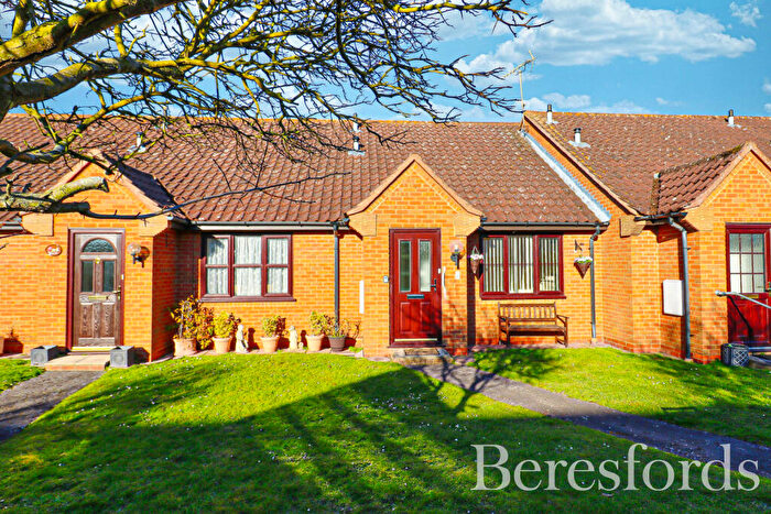 1 Bedroom Bungalow For Sale In Crescent Road, Heybridge, CM9