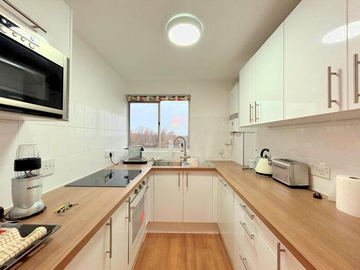 1 Bedroom Flat To Rent In Homefield Park, Sutton, SM1