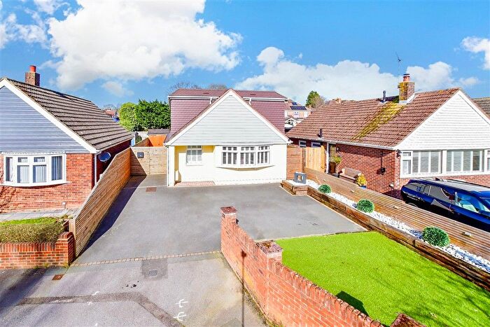 4 Bedroom Chalet For Sale In Timberlane, Waterlooville, Hampshire, PO7