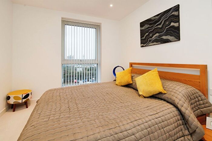 2 Bedroom Flat For Sale In Goldstone Lane, Hove, BN3