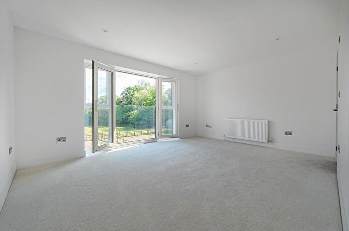 4 Bedroom Detached House For Sale In Southwick Road, North Boarhunt, Fareham, PO17