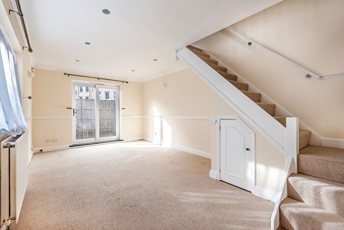 2 Bedroom Maisonette To Rent In Palace Grove, Bromley, Kent, BR1