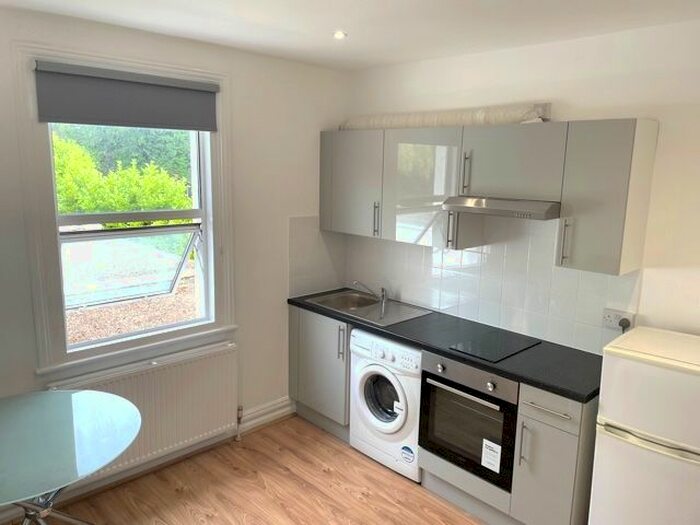 1 Bedroom Flat To Rent In Queens Road, Hendon, London, NW4