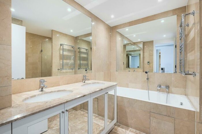 2 Bedroom Apartment To Rent In Westferry Circus, E14