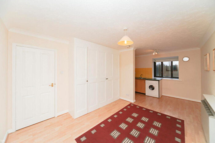 Studio To Rent In Swan Drive, London, NW9