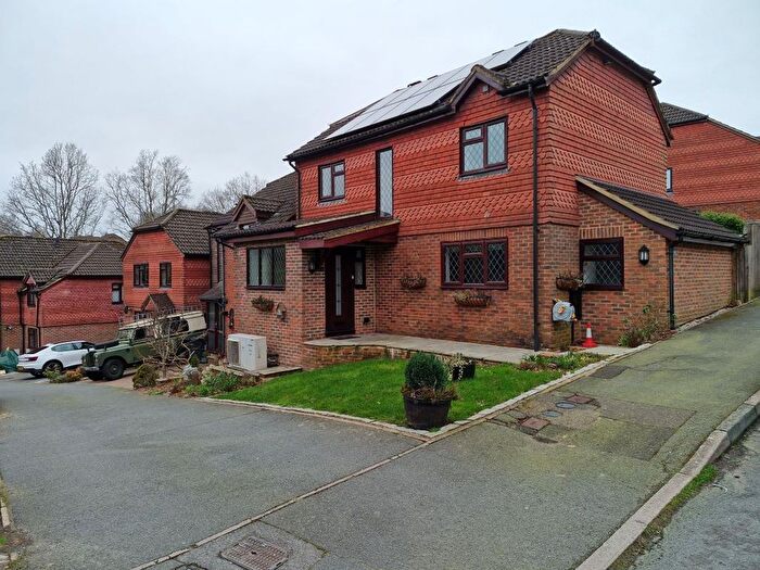 3 Bedroom Semi Detached House For Sale In Oliver Close, Crowborough, East Sussex, TN6