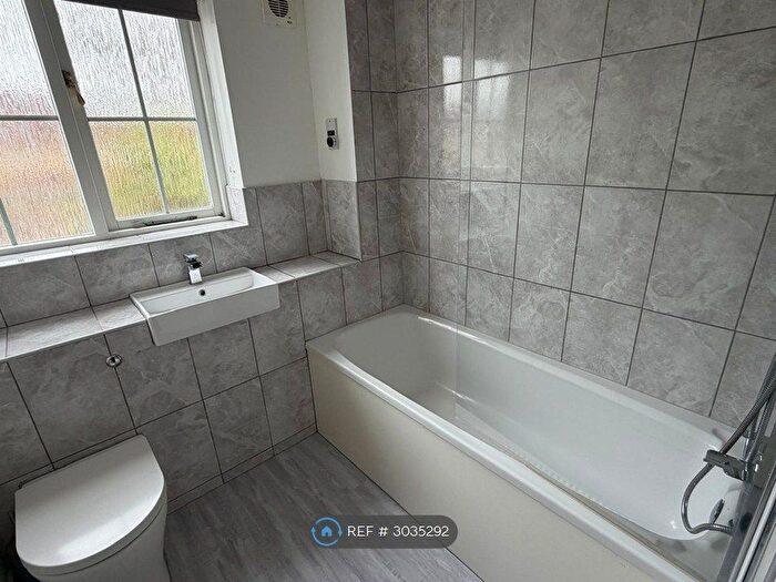 4 Bedroom Terraced House To Rent In Nightingale Shott, Egham, TW20
