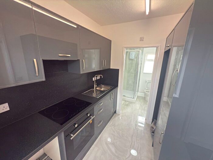 2 Bedroom Detached House To Rent In Humberstone Lane, Leicester, LE4