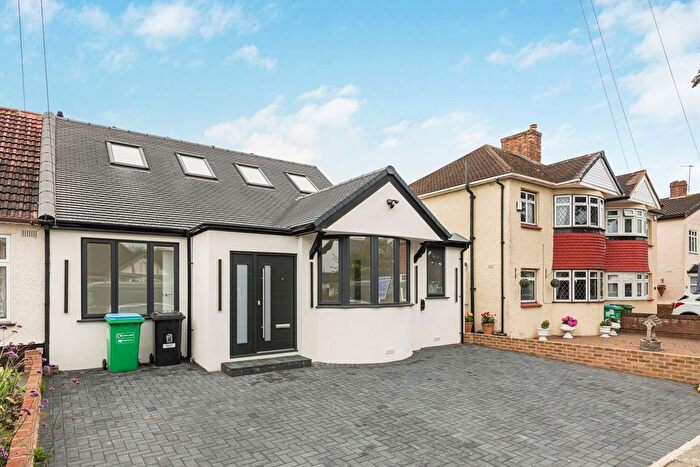 4 Bedroom Bungalow For Sale In Glasbrook Avenue, Twickenham, TW2
