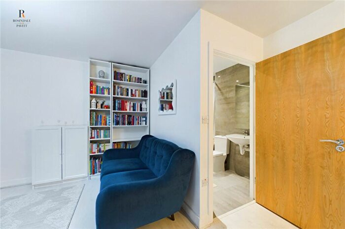 1 Bedroom Apartment For Sale In London Road, Mitcham, CR4