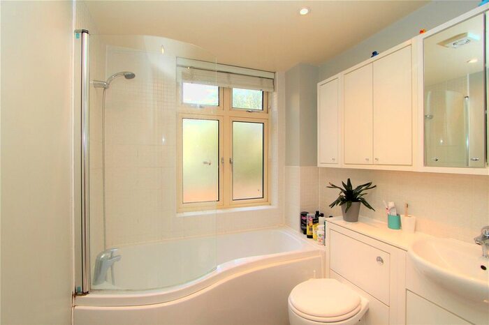 2 Bedroom Flat To Rent In Cumberland Road, Acton, London, Uk, W3