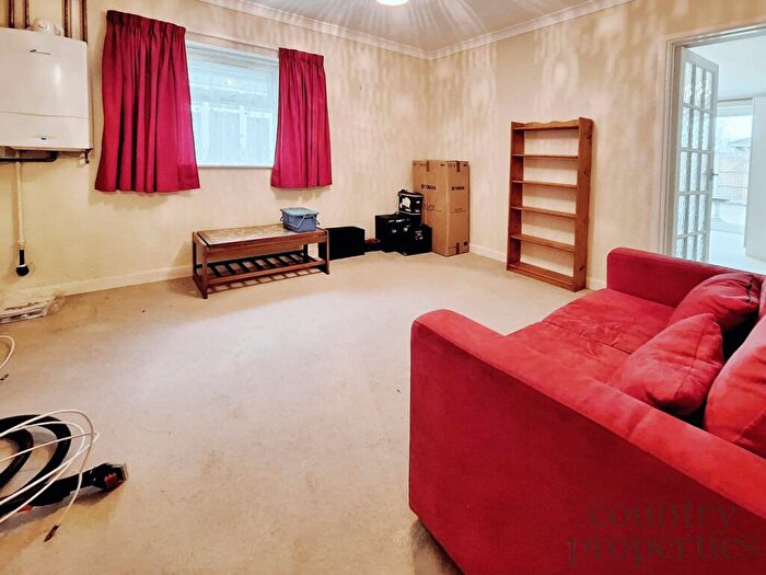 3 Bedroom Detached Bungalow For Sale In St Neots Road, Sandy, SG19