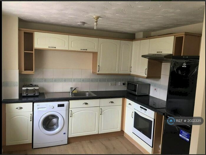 2 Bedroom Flat To Rent In Maria Court, Colchester, CO2