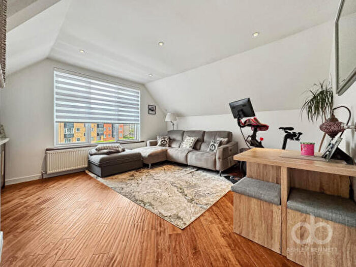 1 Bedroom Apartment For Sale In High View Avenue, Grays, RM17