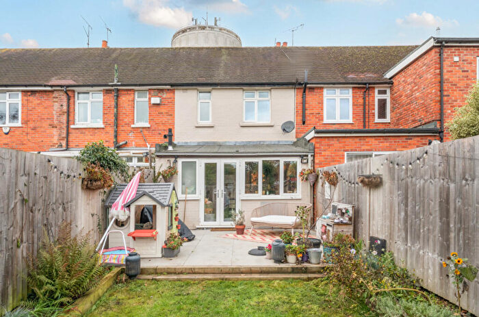 2 Bedroom Terraced House For Sale In Park Lane, Tilehurst, Reading, RG31