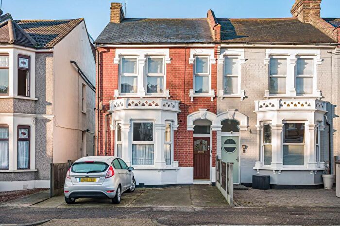 2 Bedroom Flat For Sale In Christchurch Road, Southend-On-Sea, SS2