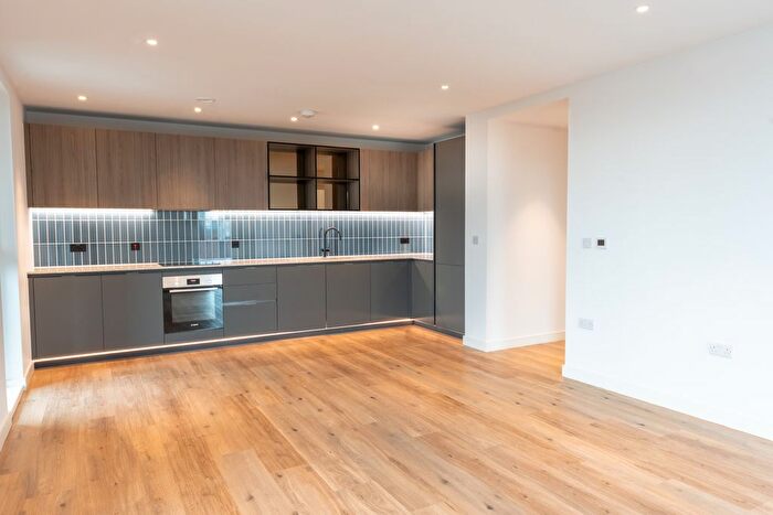 3 Bedroom Flat For Sale In Greenleaf Walk, Southall, UB1