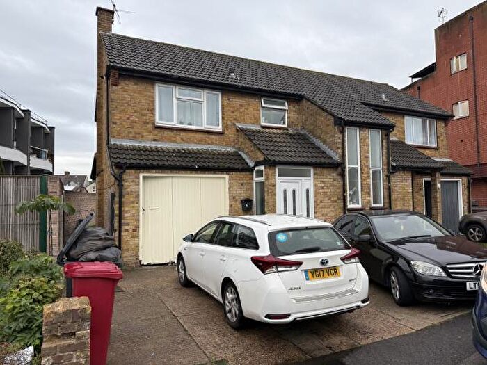 3 Bedroom Semi Detached House For Sale In Darvills Lane, Slough, SL1