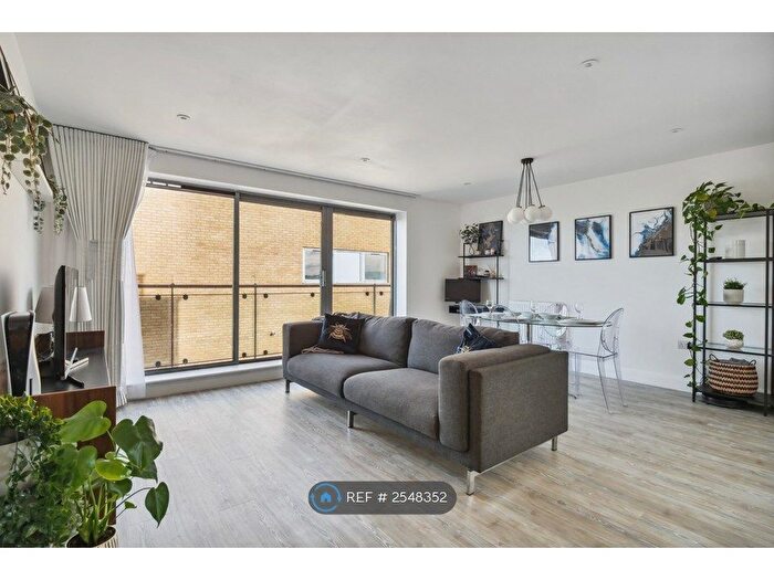 2 Bedroom Flat To Rent In Miles Close, London, SE28