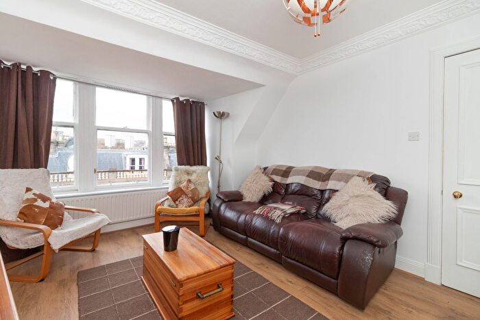 2 Bedroom Flat For Sale In Whitehall Crescent, Dundee, DD1