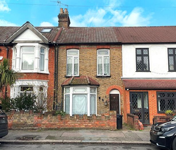3 Bedroom Terraced House For Sale In Vine Street, Romford, RM7