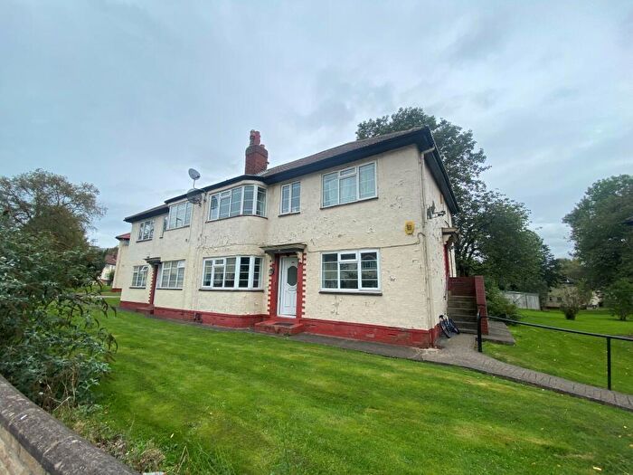 2 Bedroom Flat To Rent In Sandringham Drive, Leeds, LS17