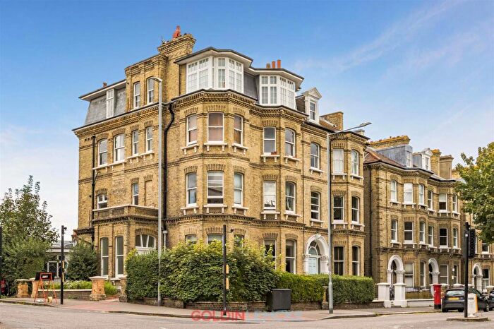 2 Bedroom Flat To Rent In The Drive, Hove, BN3
