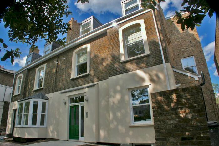 2 Bedroom Apartment To Rent In Grove Crescent, Kingston Upon Thames, KT1