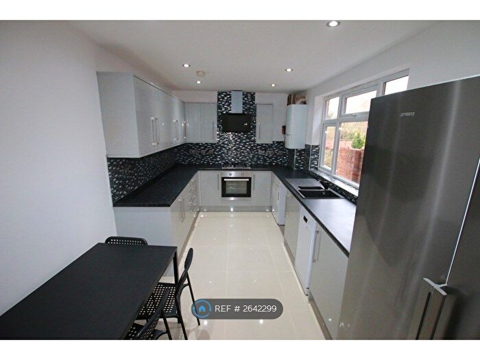 6 Bedroom Terraced House To Rent In Grange Avenue, Reading, RG6