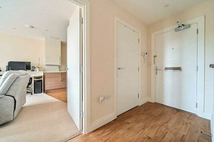 1 Bedroom Flat For Sale In Giles Crescent, Stevenage, Hertfordshire, SG1