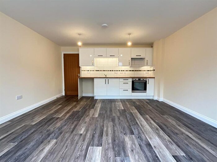 1 Bedroom Apartment To Rent In Parsonage Street, Dursley, GL11