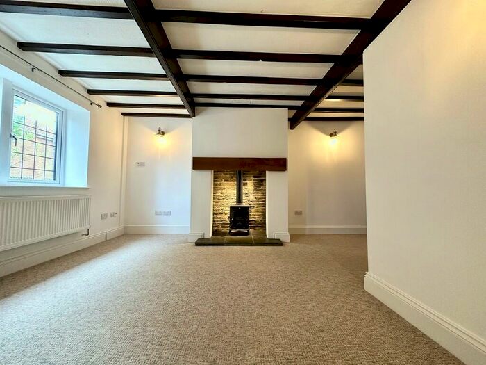 2 Bedroom Cottage To Rent In Womersley Place, Stanningley, LS28