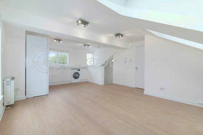 Studio To Rent In Birchanger Road, South Norwood, SE25