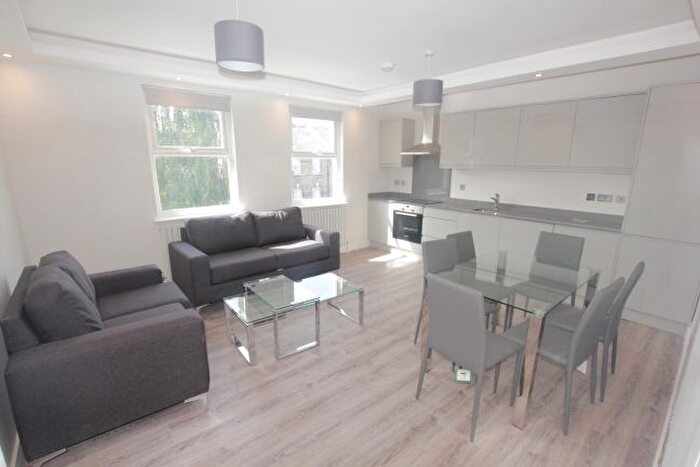 3 Bedroom Flat To Rent In Hornsey Road, London, N7