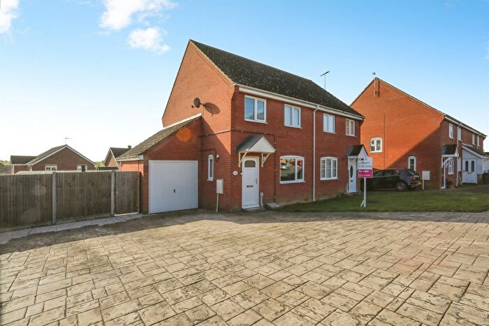3 Bedroom Semi Detached House For Sale In Swan Close, Stowmarket, IP14