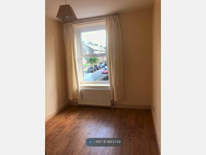 2 Bedroom Flat To Rent In New Mills, High Peak, SK22
