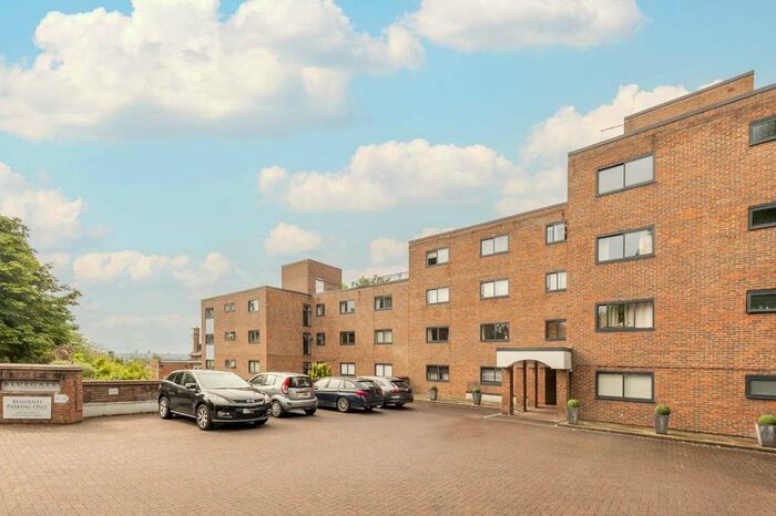 2 Bedroom Flat To Rent In Belvedere Drive, London, SW19