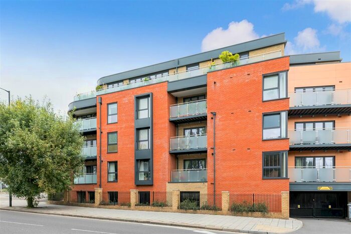 3 Bedroom Flat To Rent In Wakeman Road, London, NW10