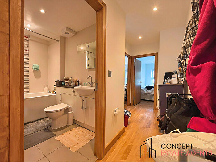 2 Bedroom Apartment To Rent In Battersea Rise, Clapham Junction, SW11