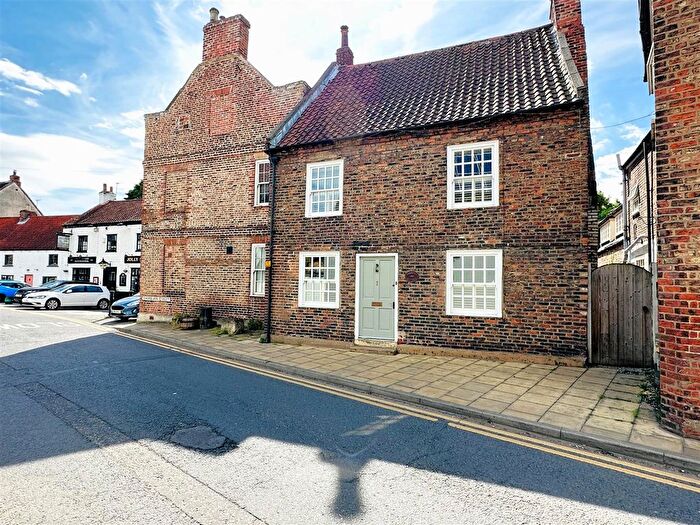 4 Bedroom Semi-Detached House For Sale In Sherburn Street, Cawood, Selby, YO8