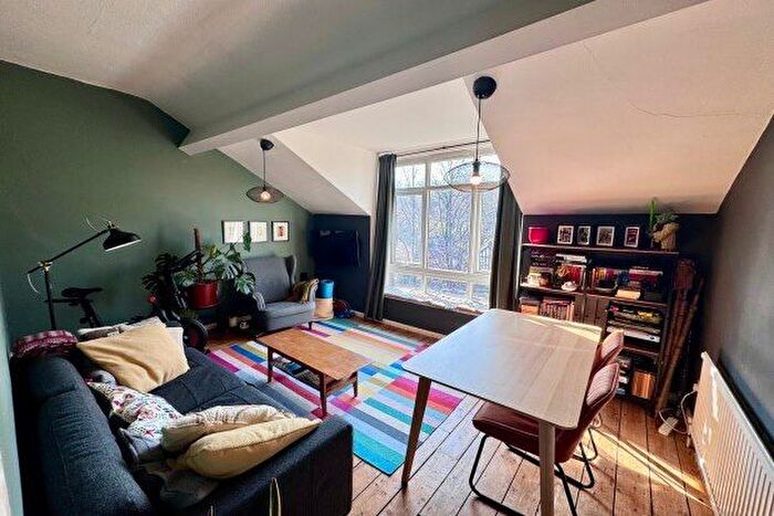 2 Bedroom Flat To Rent In Redcliffe Road, Nottingham, NG3