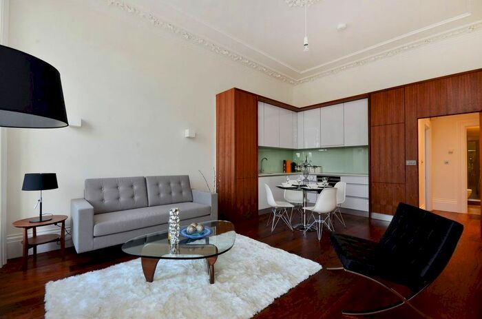 1 Bedroom Flat To Rent In St Georges Square, Pimlico, London, SW1V