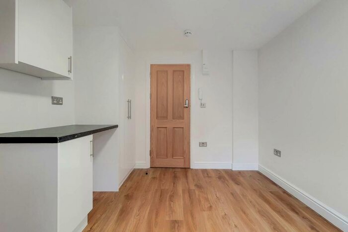 Studio To Rent In Byron Road, Wealdstone, Harrow, HA3