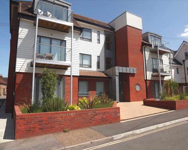 2 Bedroom Flat To Rent In Denne Parade, Horsham, RH12