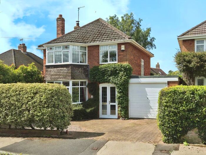 3 Bedroom Detached House For Sale In Howard Avenue, Bromsgrove, B61