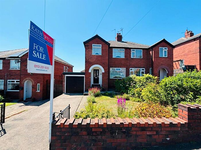 3 Bedroom Semi Detached House For Sale In Dixon Lane, Wortley, Leeds, LS12